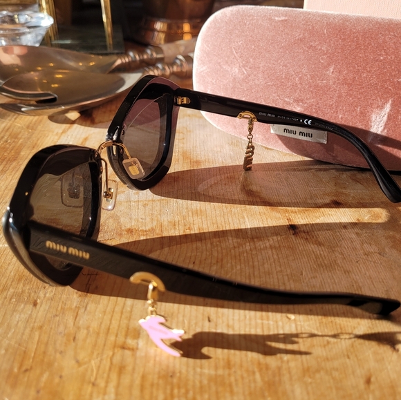 MIU MIU Sunglasses with Charms NIB - Picture 3 of 5